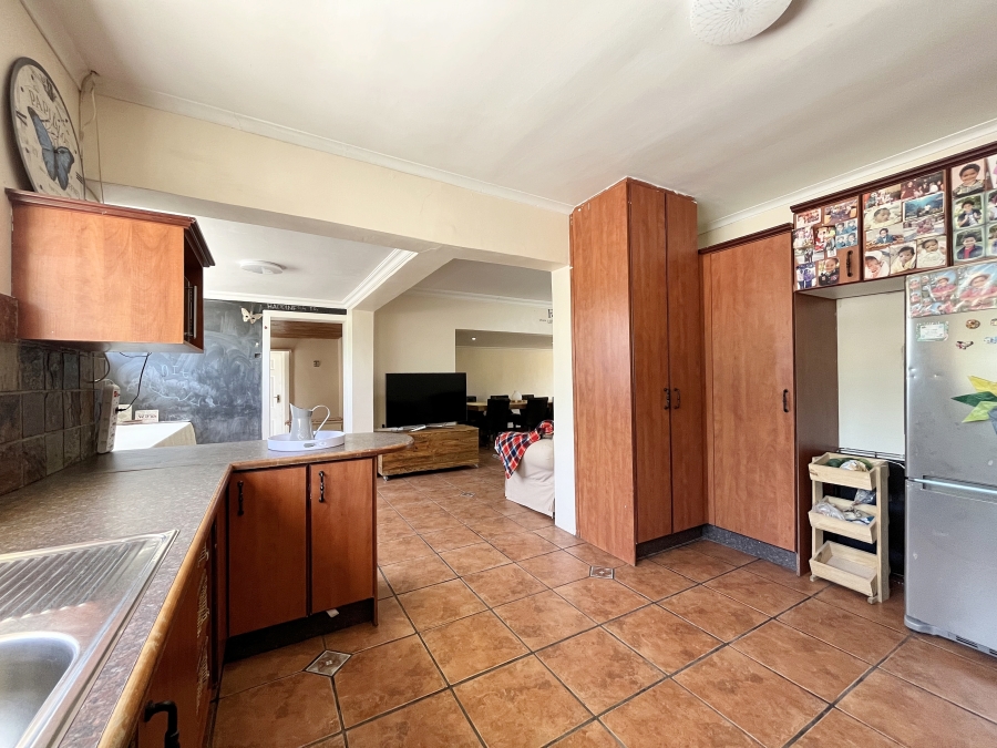 To Let 5 Bedroom Property for Rent in Soneike Western Cape